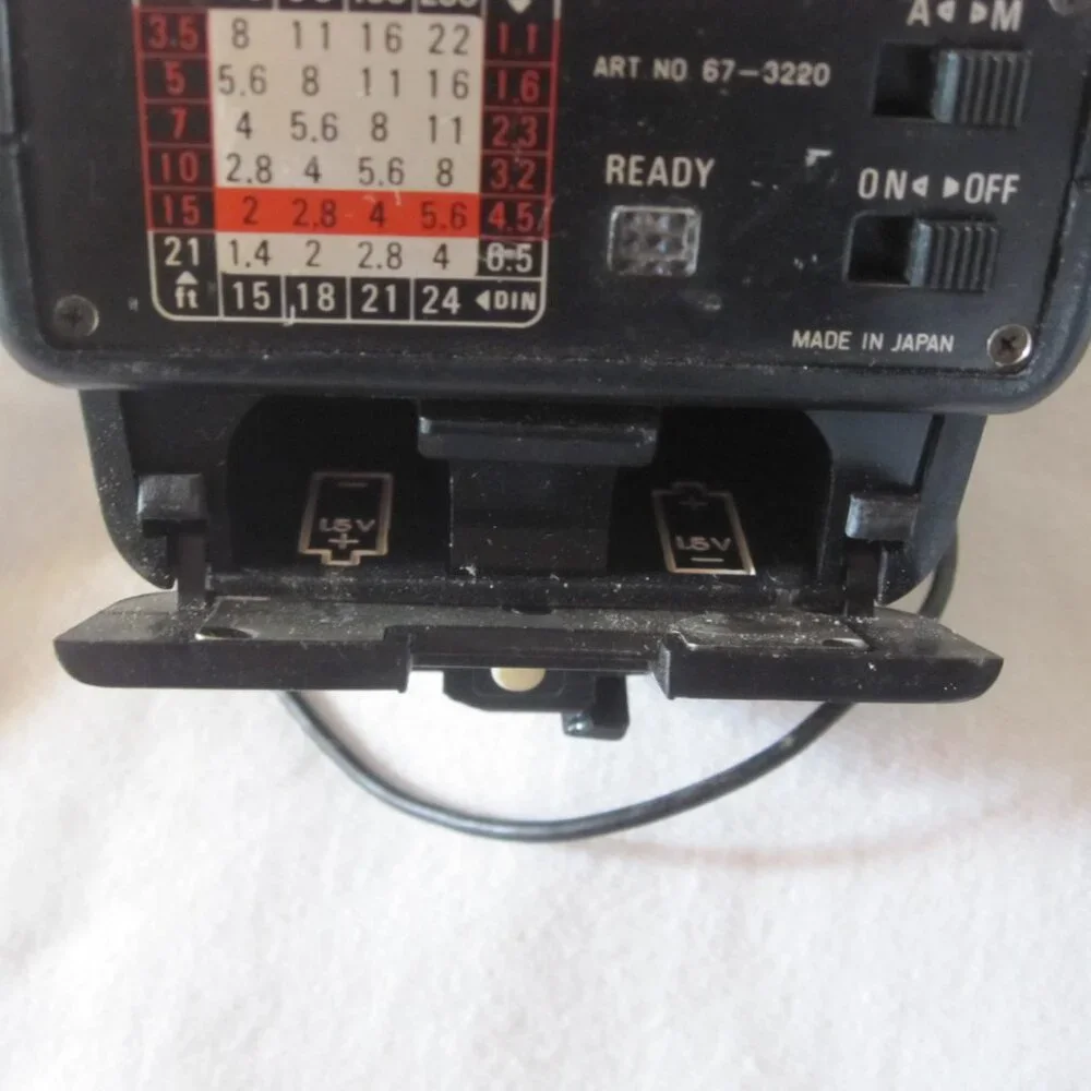 vintage Montgomery Ward Automatic Camera Flash, Model: 67-3220